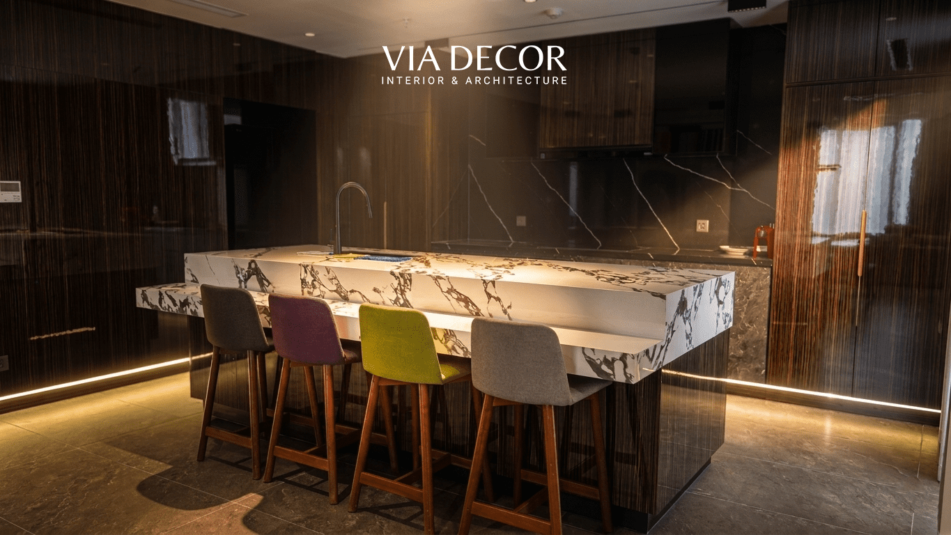Thiết kế nội thất Villa với hệ thống ánh sáng khu vực bếp 